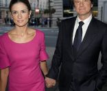  Colin Firth et sa superbe épouse romaine Livia à Londres pour le vernissage de Wool Modern. 
 Les célébrités étaient au rendez-vous à La Galleria, à Londres pour le vernissage, le 7 septembre 2011, de l'exposition Wool Modern (Laine Moderne), opération de communication du programme de promotion de la laine enclenché en octobre 2010 par le prince Charles. 