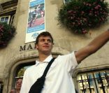 Christophe Lemaître assiste à l'hommage qui lui est rendu à la mairie d'Aix-les-Bains, vendredi 9 septembre.