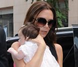 Victoria Beckham avec sa fille Harper lors de la Fashion Week new-yorkaise le 11 septembre 2011