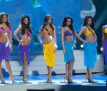 Laury Thilleman et les finalistes de Miss Univers 2011 le 12 septembre 2011 au Brésil 