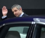 Rowan Atkinson sur le stand Rolls-Royce à Francfort le 13 septembre 2011