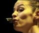 Elisa Tovati interprétant sa chanson Neuf mois