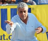 Enrico Macias lors du Challenge Henri Salvador le 16 septembre 2011, ouvrant l'international de pétanque de L'Ile-Rousse