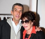 Michel Klein et Dani lors du vernissage de l'exposition de France, compagne de Jean-Louis Aubert, le 15 septembre 2011 à Paris