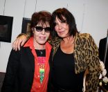 Dani et l'artiste France, lors du vernissage de son exposition le 15 septembre 2011 à Paris