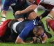 William Servat plaqué lors de la victoire française en Coupe du Monde de rugby face au Canada en Nouvelle-Zélande le 18 septembre 2011