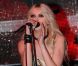 Vêtue d'un body transparent et de porte-jarretelles, Taylor Momsen joue avec son groupe The Pretty Reckless au VIP Room. Paris, le 25 mars 2011. 