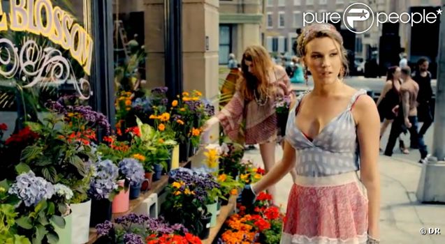 Joss Stone dans le clip  Miracle Worker , de SuperHeavy, août 2011.