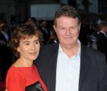 Le réalisateur John Madden et sa bien-aimée lors de l'avant-première du film L'Affaire Rachel Singer à Londres le 21 septembre 2011