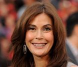 Radieuse malgré sa maladie, Teri Hatcher profite de la vie et du bonheur qu\'elle lui offre. Los Angeles, le 7 mai 2011.<br />