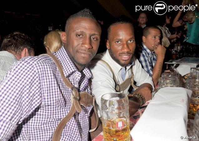 Didier Drogba et Steve Gohouri à l'Oktoberfest de Munich le 3 octobre 2011