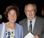 Serge Klarseld et sa femme Beate lors du 26e gala de l'aide à l'enfant réfugié, au profit des enfants du Cambodge, à la salle Gaveau à Paris le 26 septembre 2011