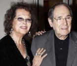 Claudia Cardinale et Robert Hossein lors du 26e gala de l'aide à l'enfant réfugié, au profit des enfants du Cambodge, à la salle Gaveau à Paris le 26 septembre 2011