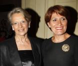 Michèle Alliot-Marie et Claude Greff lors du 26e gala de l'aide à l'enfant réfugié, au profit des enfants du Cambodge, à la salle Gaveau à Paris le 26 septembre 2011