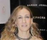 Sarah Jessica Parker tirée à quatre épingles pour sa séance de dédicace