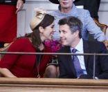 La famille royale danoise, ici la princesse Mary et son époux le prince Frederik, était rassemblée mardi 4 octobre 2011 pour l'ouverture de la session du Parlement qui a vu Helle Thorning-Schmidt prendre ses fonctions de Premier ministre.