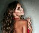 Nina Senicar, diablement sexy, présente sa collection de maillots de bain