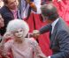 Cayetana Fitz-James Stuart, duchesse d'Albe, a convolé en troisièmes noces mercredi 5 octobre 2011 : âgée de 85 ans, la plus folklo des aristo espagnoles a épousé Alfonso Diez Carabantes, un fonctionnaire de 24 ans son cadet, à Séville. 