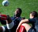 Fulgence Ouedraogo et Louis Picamolès le 6 octobre 2011 lors d'un entraînement de l'équipe de France à Auckland