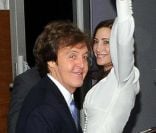 Paul McCartney et Nancy Shevell arrivent à St John's Wood au Nord de Londres, le 9 octobre 2011.