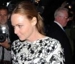 Stella McCartney et sa fille arrivent à St John's Wood au Nord de Londres pour célébrer l'union de Paul McCartney et Nancy Shevell, le 9 octobre 2011.