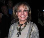Barbara Walters arrive à St John's Wood au Nord de Londres pour célébrer l'union de Paul McCartney et Nancy Shevell, le 9 octobre 2011.