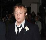 James McCartney arrive à St John's Wood au Nord de Londres pour célébrer l'union de Paul McCartney et Nancy Shevell, le 9 octobre 2011.