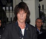 Jeff Beck arrive à St John's Wood au Nord de Londres  pour célébrer l'union de Paul McCartney et Nancy Shevell, le 9 octobre  2011.