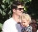 Robin Thicke et son fils Julian au Mr Bones Pumpkin Patch, à Los Angeles, le 9 octobre 2011.
