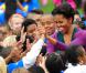 Michelle Obama devant la Maison Blanche à Washington, participe au grand rassemblement sportif de sauts pour entrer dans les Guinness des records. Le 11 octobre 2011