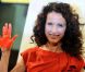 Andie MacDowell voit rouge à Berlin mais nous charme à chaque fois