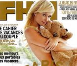 Août 2009 : la V.I.P Paris Hilton pose en couverture du FHM français. <br />