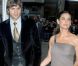Demi Moore et Ashton Kutcher en septembre 2006. L'actrice affiche une ligne d'enfer sur le tapis rouge.