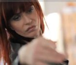 Axelle Red, <em>Un coeur comme le mien</em>, second extrait de l\'album éponyme paru le 4 avril 2011. Dans le clip, comme dans le précédent, la chanteuse belge laisse son corps exprimer ses émotions. Plus lumineuses, cette fois.