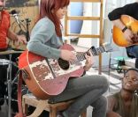 Axelle Red, <em>Un coeur comme le mien</em>, second extrait de l\'album éponyme paru le 4 avril 2011. Dans le clip, comme dans le précédent, la chanteuse belge laisse son corps exprimer ses émotions. Plus lumineuses, cette fois.