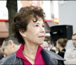 Véronique Colucci lors de l'inauguration de la place Coluche à Paris en 2006 