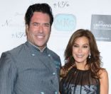 Teri Hatcher et le chef Mark E. Kearney lors de la soirée de charité Jewels of France 5th Edition  Trunk Show à l\'ambassade française à Beverly Hills, le 18 octobre 2011