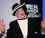 Geneviève de Fontenay sur le plateau de  Vendredi sur un plateau , émission diffusée le 14 octobre 2011 sur France 3.
