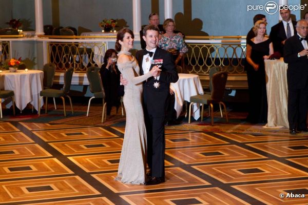Le prince Frederik et la princesse Mary de Danemark ont fait honneur au bal donné au Hilton de New York en l'honneur du 100e anniversaire de la Fondation Américano-Scandinave, le 21 octobre 2011.