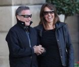 Robin Williams et Susan Schneider repérés par un fan à Paris pour leur voyage de noces, le 25 octobre 2011.