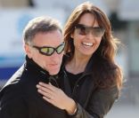 Le couple Robin Williams et Susan Schneider à Paris pour leur voyage de noces, le 25 octobre 2011.