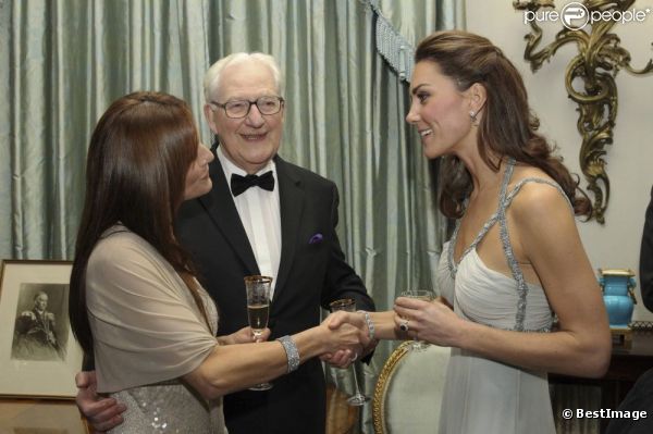 Kate Middleton a fait sensation en remplaçant son beau-père, le Prince de Galles, afin de recevoir les invités d'une soirée caritative. Le 26 octobre à Londres.