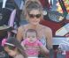 Denise Richards : Ses filles Eloise et Lola jouent les cheerleaders pour Sam
