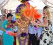 Les royaux néerlandais, la princesse Maxima en tête, ont participé avec beaucoup d'énergie, amusés, au festival Fiesta Popular à Linear Park, Oranjestad, Aruba, le 28 octobre 2011.
La reine Beatrix, le prince Willem-Alexander et la princesse Maxima des Pays-Bas sont en visite dans les ex-Antilles néerlandaises du 28 octobre au 6 novembre 2011.