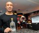 Le footballeur Mikaël Silvestre présentait sa marque Rhum Saint-Barth à Brême, en Allemagne, le 30 octobre 2011.