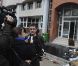 La directeur de la publication Charb devant les locaux incendiés de Charlie Hebdo , le 2 novembre 2011.