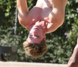 Patrick Schwarzenegger la tête à l\'envers à Los Angeles le 5 novembre 2011