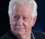 Pierre Bellemare sur le tournage de Vendredi sur un plateau (émission diffusée le vendredi 11 novembre 2011).