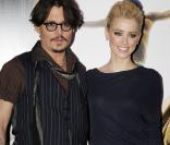 Johnny Depp et Amber Heard présentent Rhum Express, le 8 novembre 2011, à Paris.<br />