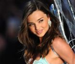 Miranda Kerr sur le podium du défilé Victoria's Secret à New York, le 9 novembre 2011.